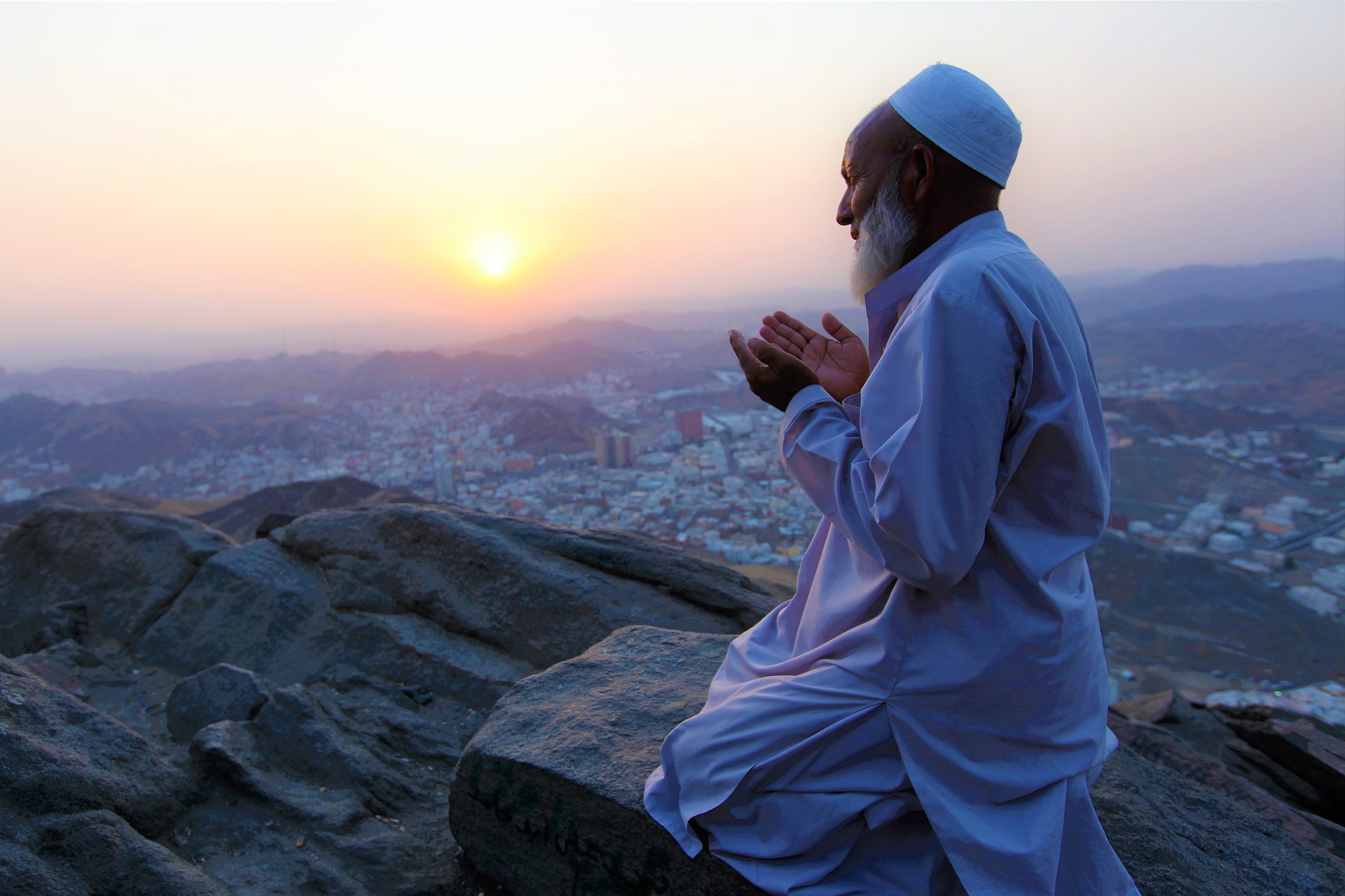 کوئی دانش مند کوئی خدا کا طالب نہیں